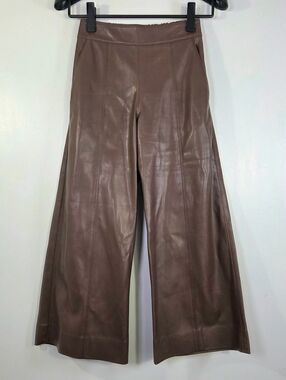 BROCH WALKER FRIDA VEGAN LEATHER  CROPPED PANTS.